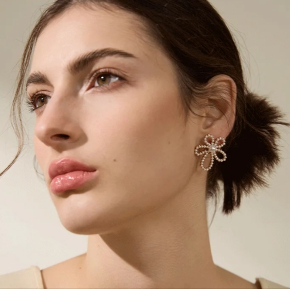 Elegant Pearl  Earrings - Picture 1 of 6